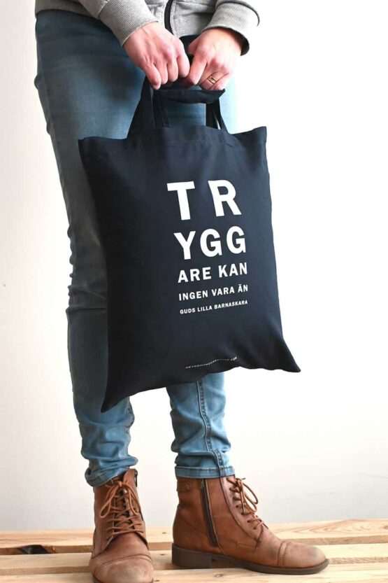 Tygkasse i marinblått: Tryggare kan ingen vara
