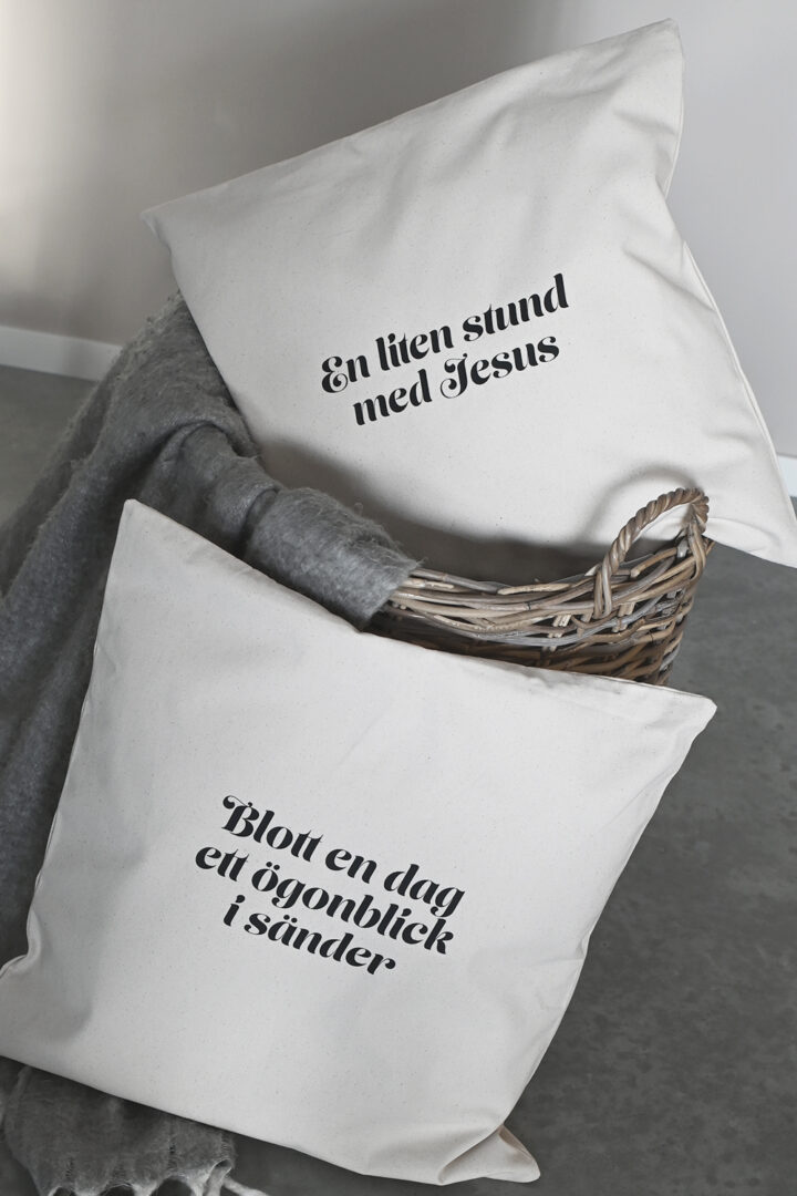 Kuddfodral i canvas: En liten stund med Jesus