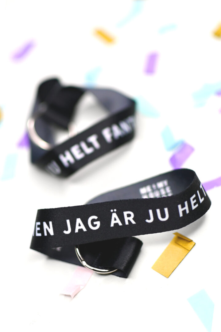 Kort nyckelband i svart: Men jag är ju helt fantastisk!
