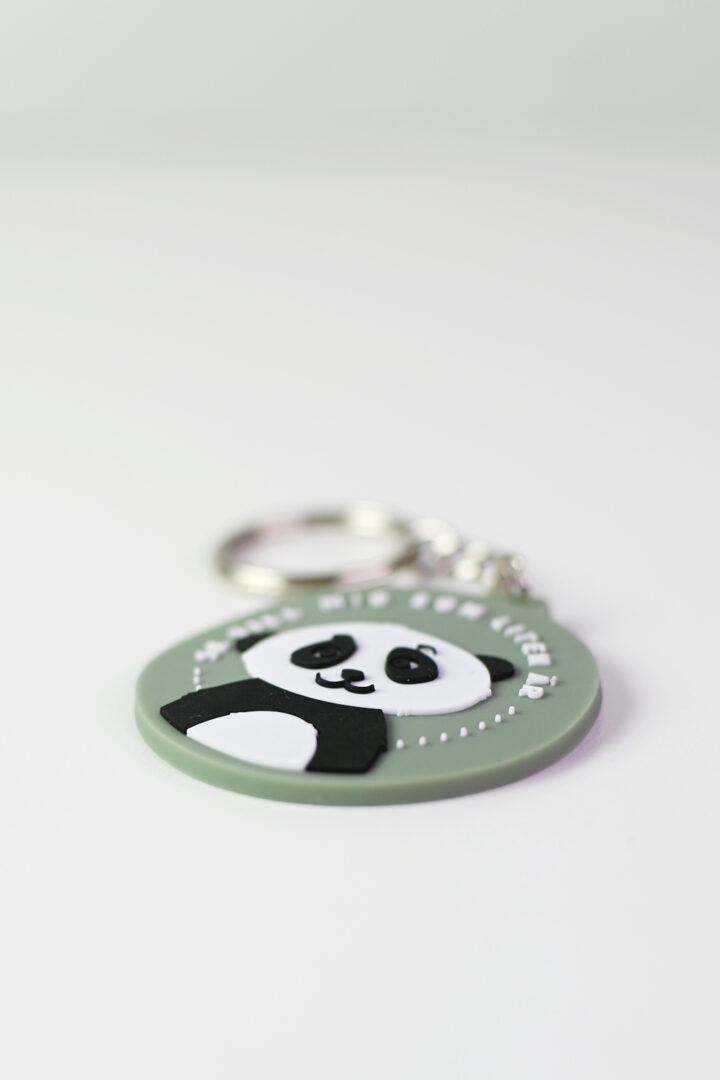 Nyckelring i silikon med söt panda: Se till mig som liten är