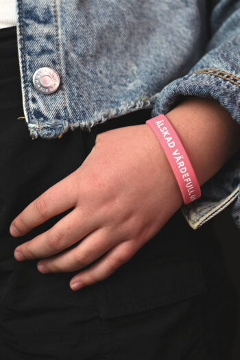 Silikonarmband i rosa: Älskad, värdefull, dyrbar (barnstorlek)