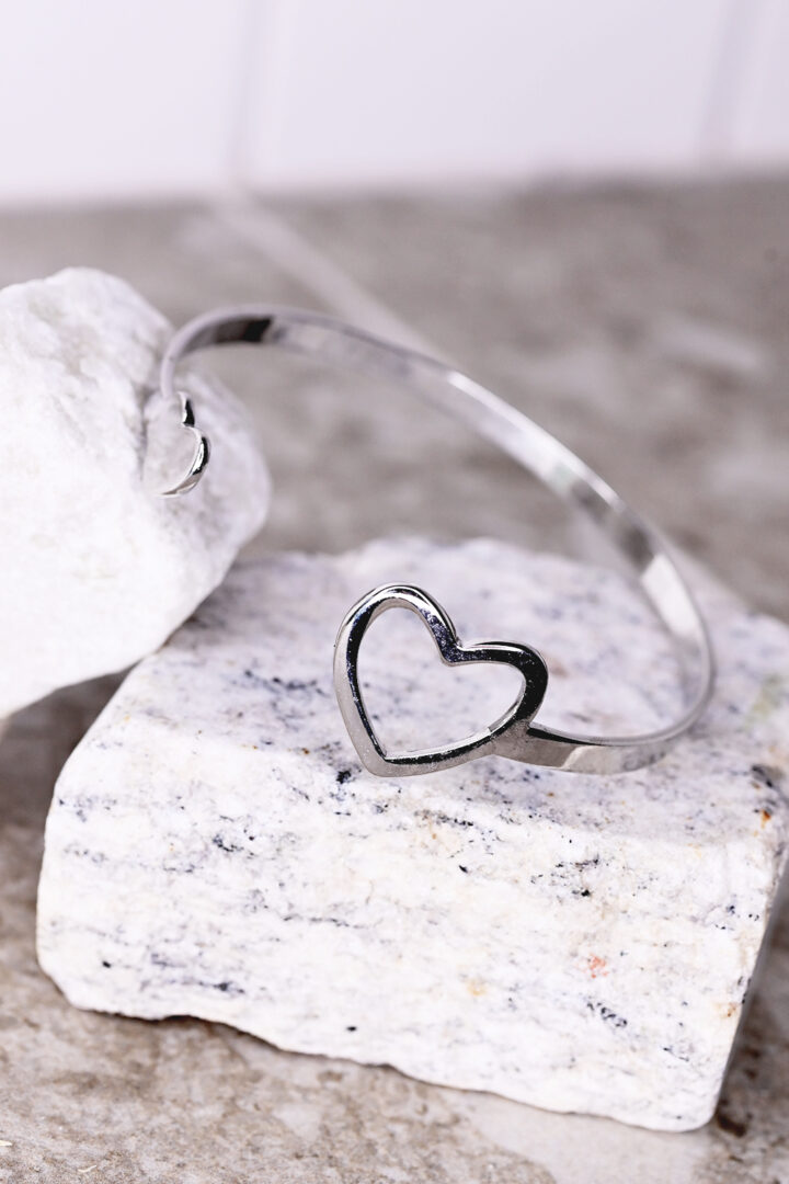 Smycke med mening: Armband med hjärtan