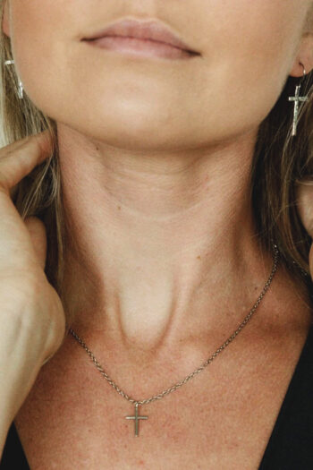 Smycke med mening: Halsband i mässing: Kors